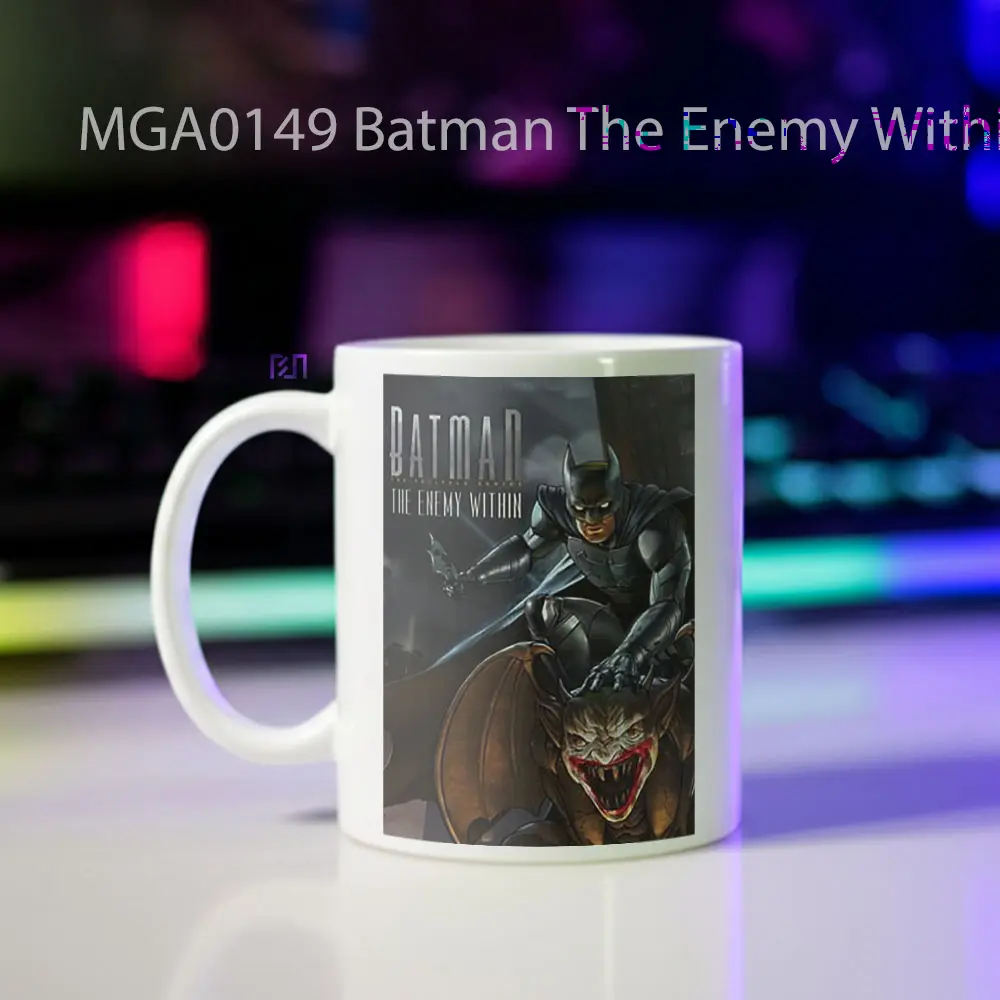 Batman The Enemy Within Game Mug - Sudut 2