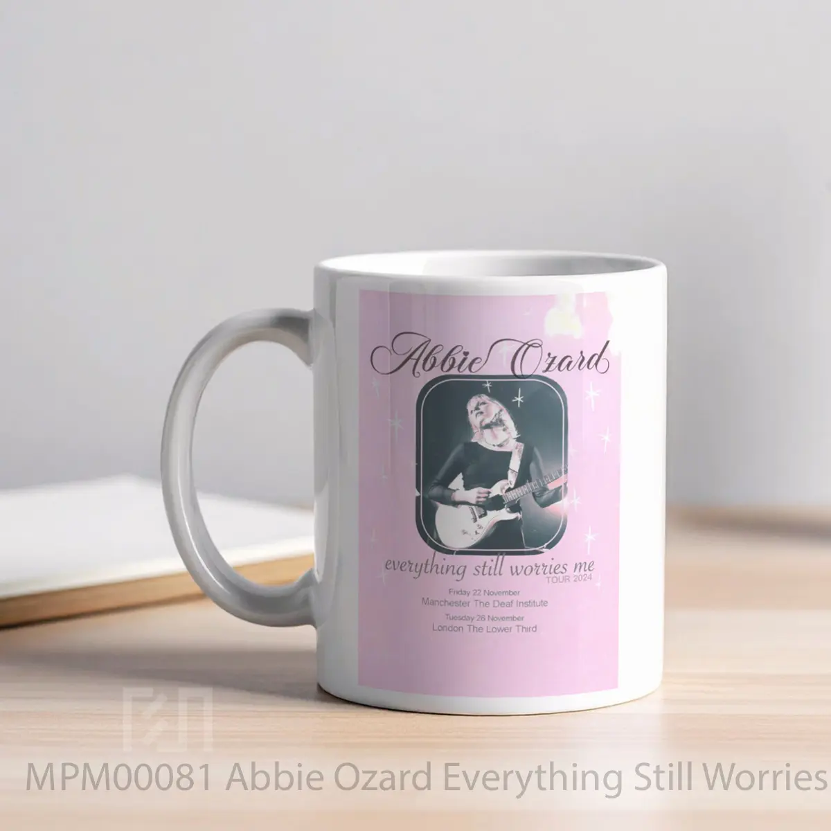 Mug Abbie Ozard Everything Still Worries Me 2024 Uk To MPM00081 - All-side / Desain