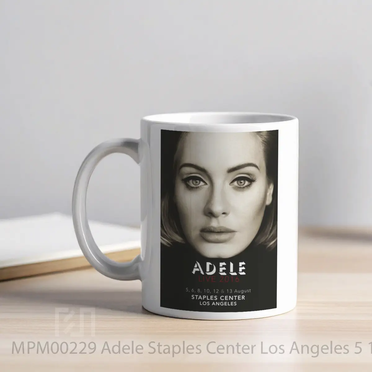 Mug Adele Staples Center Los Angeles 5 13 August 2016 MPM00229 - Tampak Tengah