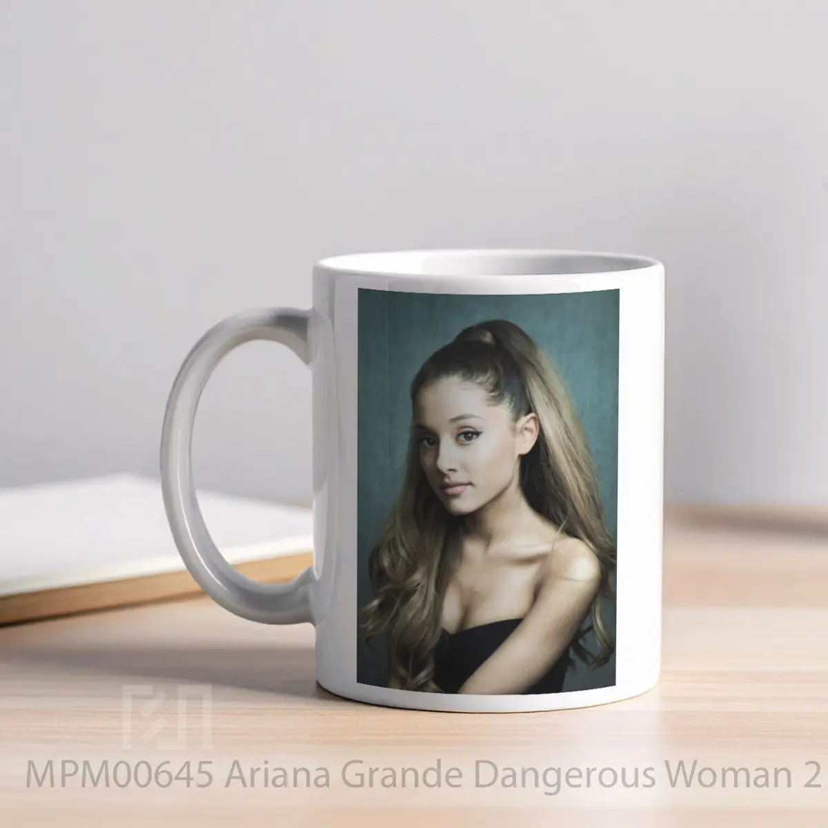 Mug Ariana Grande Dangerous Woman 2 MPM00645 - All-side / Desain