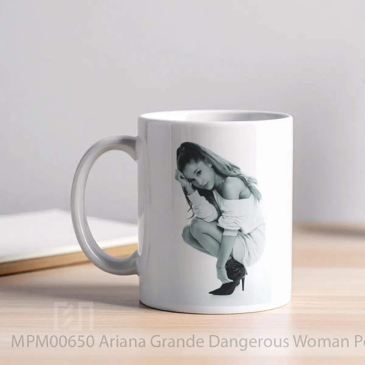 Mug Ariana Grande Dangerous Woman MPM00650 - All-side / Desain