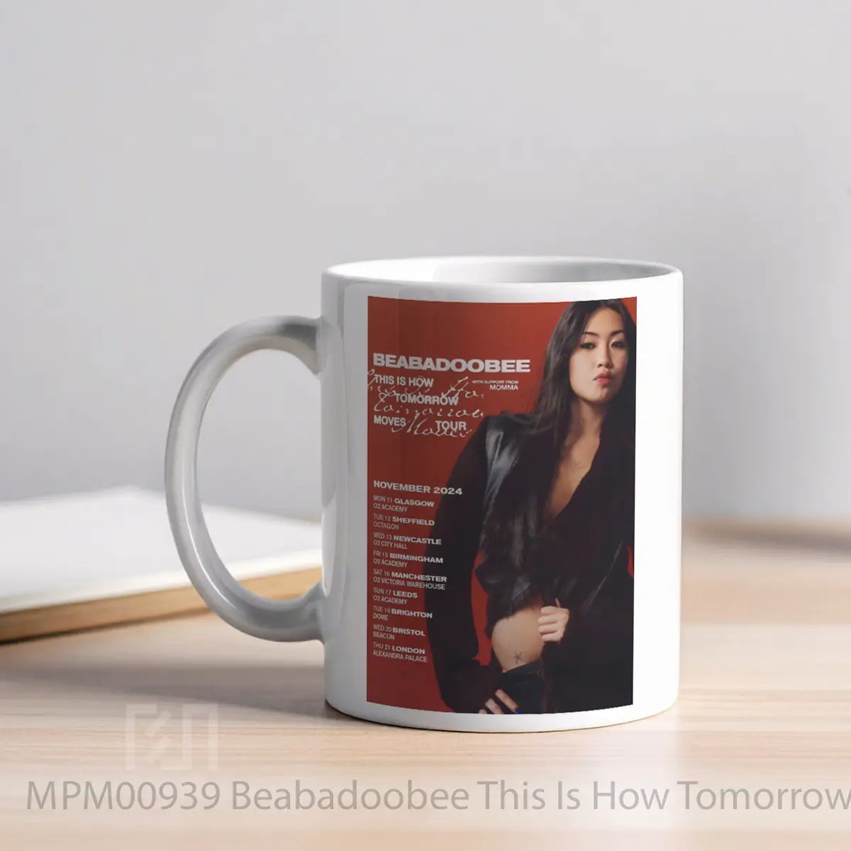 Mug Beabadoobee This Is How Tomorrow Moves Uk Tour 2024 MPM00939 - All-side / Desain
