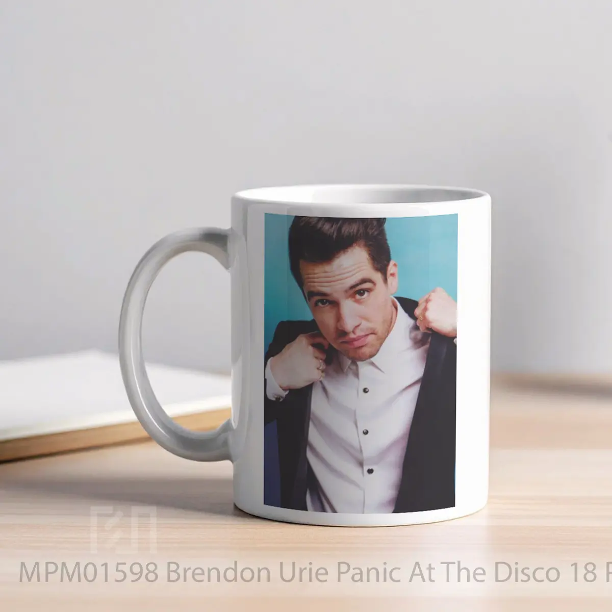 Mug Brendon Urie Panic At The Disco 18 MPM01598 - All-side / Desain