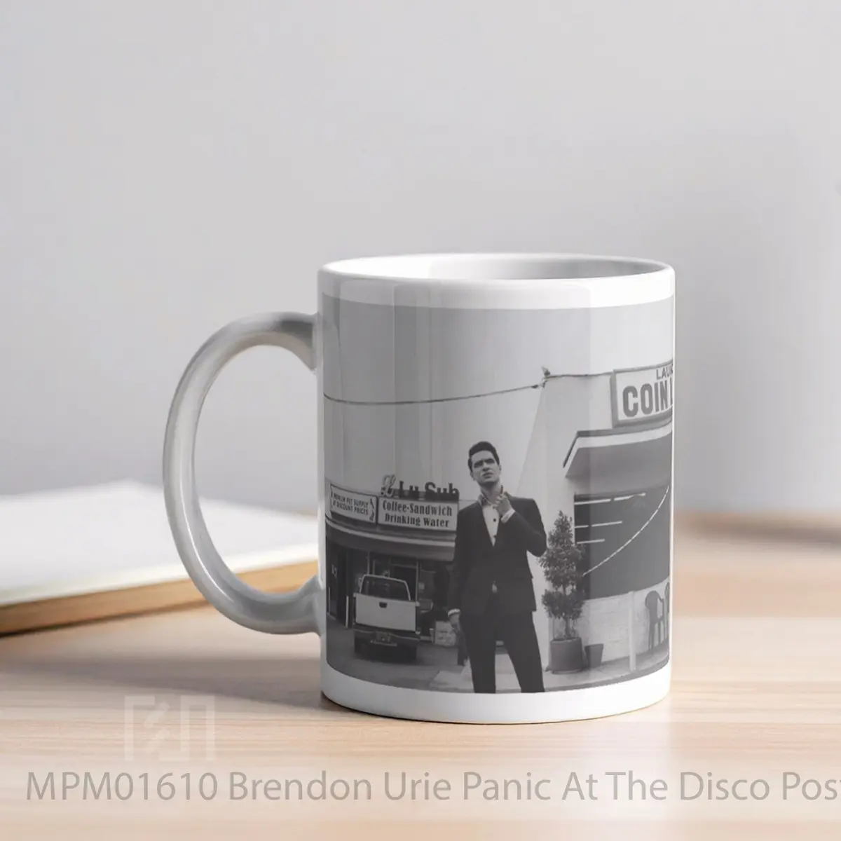 Mug Brendon Urie Panic At The Disco MPM01610 - All-side / Desain