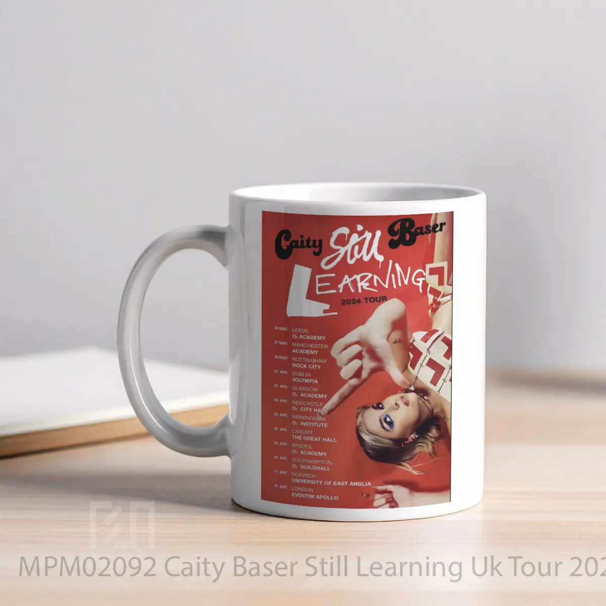 Mug Caity Baser Still Learning Uk Tour 2024 MPM02092 - All-side / Desain