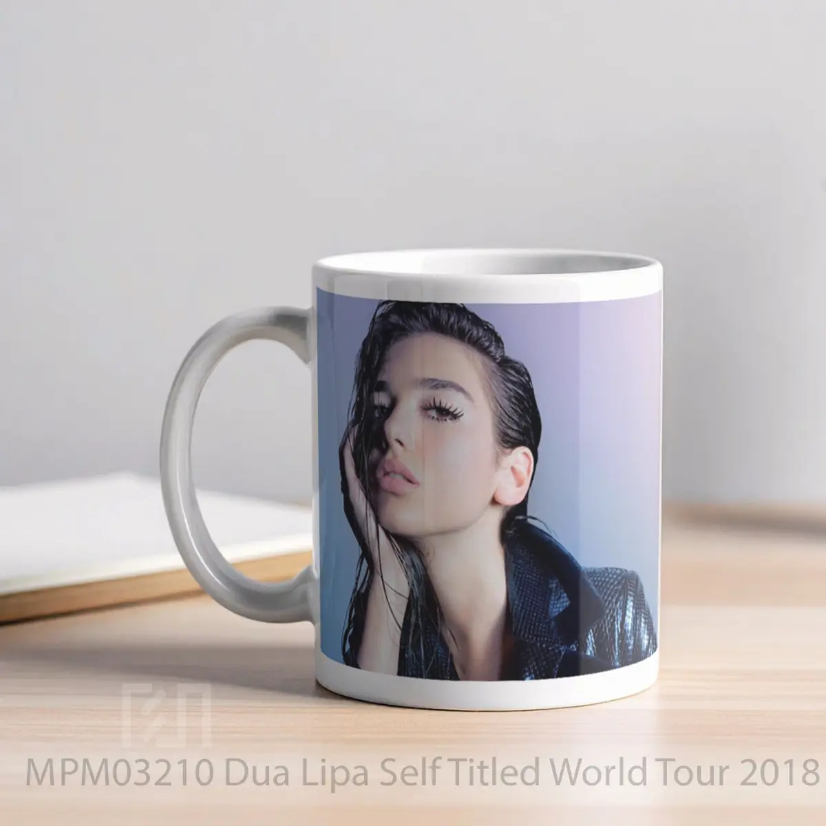 Mug Dua Lipa Self Titled World Tour 2018 15 MPM03210 - All-side / Desain