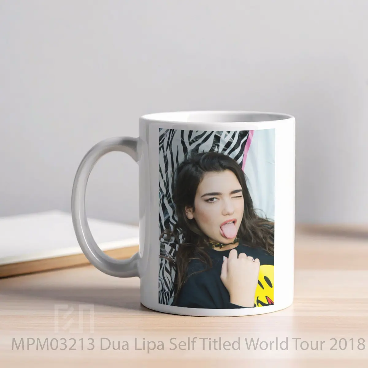 Mug Dua Lipa Self Titled World Tour 2018 3 MPM03213 - All-side / Desain