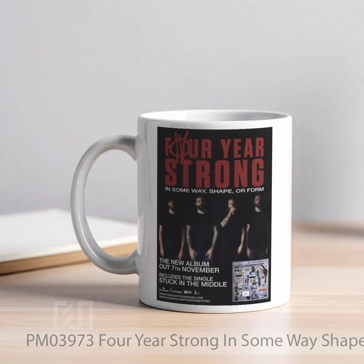 Mug Four Year Strong In Some Way Shape Or Form MPM03973 - All-side / Desain
