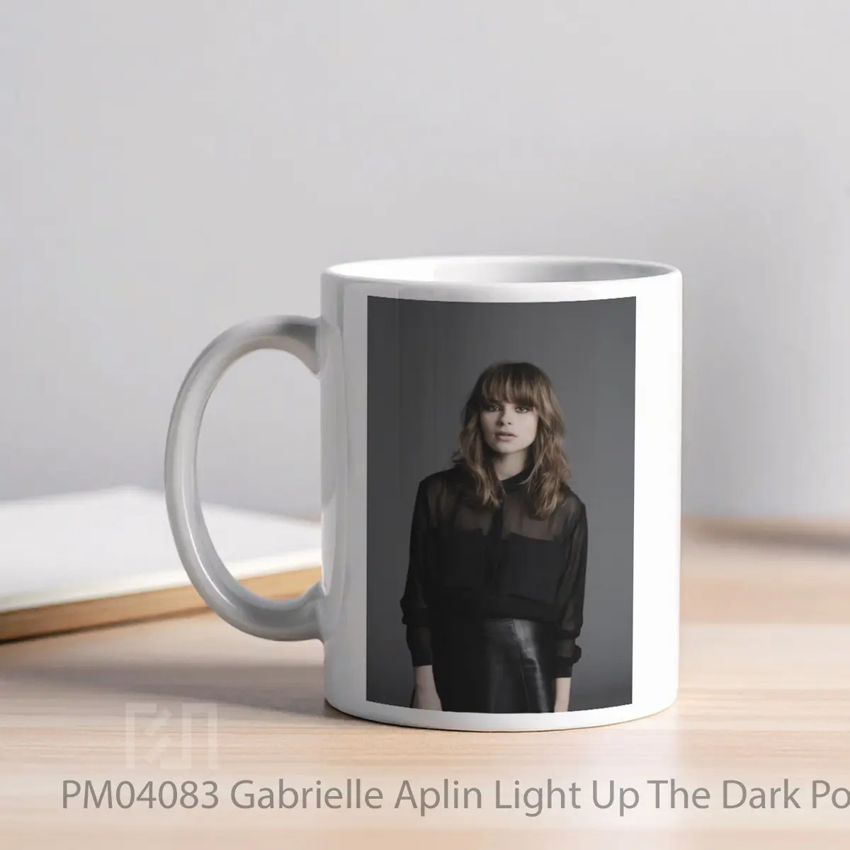 Mug Gabrielle Aplin Light Up The Dark MPM04083 - All-side / Desain