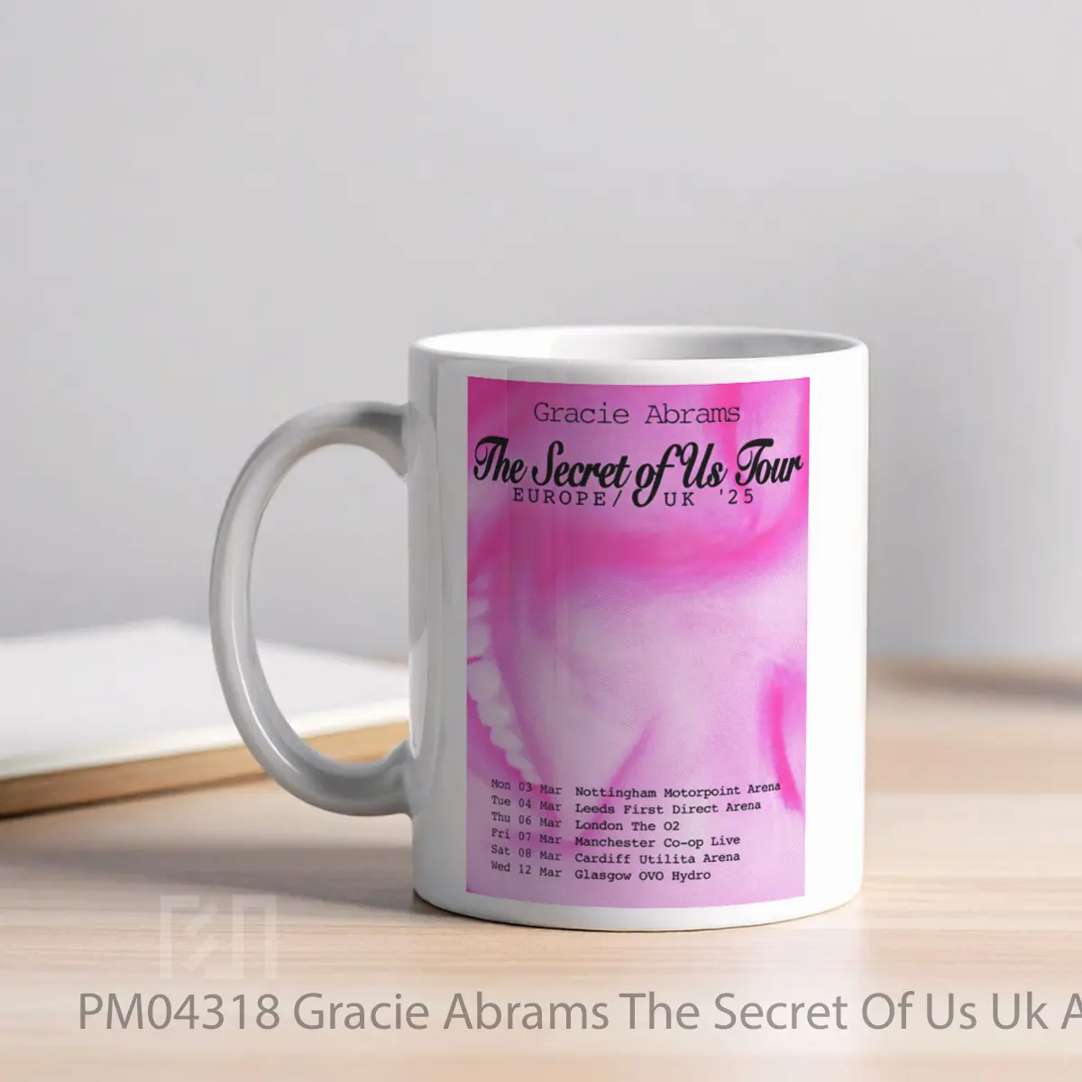 Mug Gracie Abrams The Secret Of Us Uk Arena Tour 2025 MPM04318 - All-side / Desain