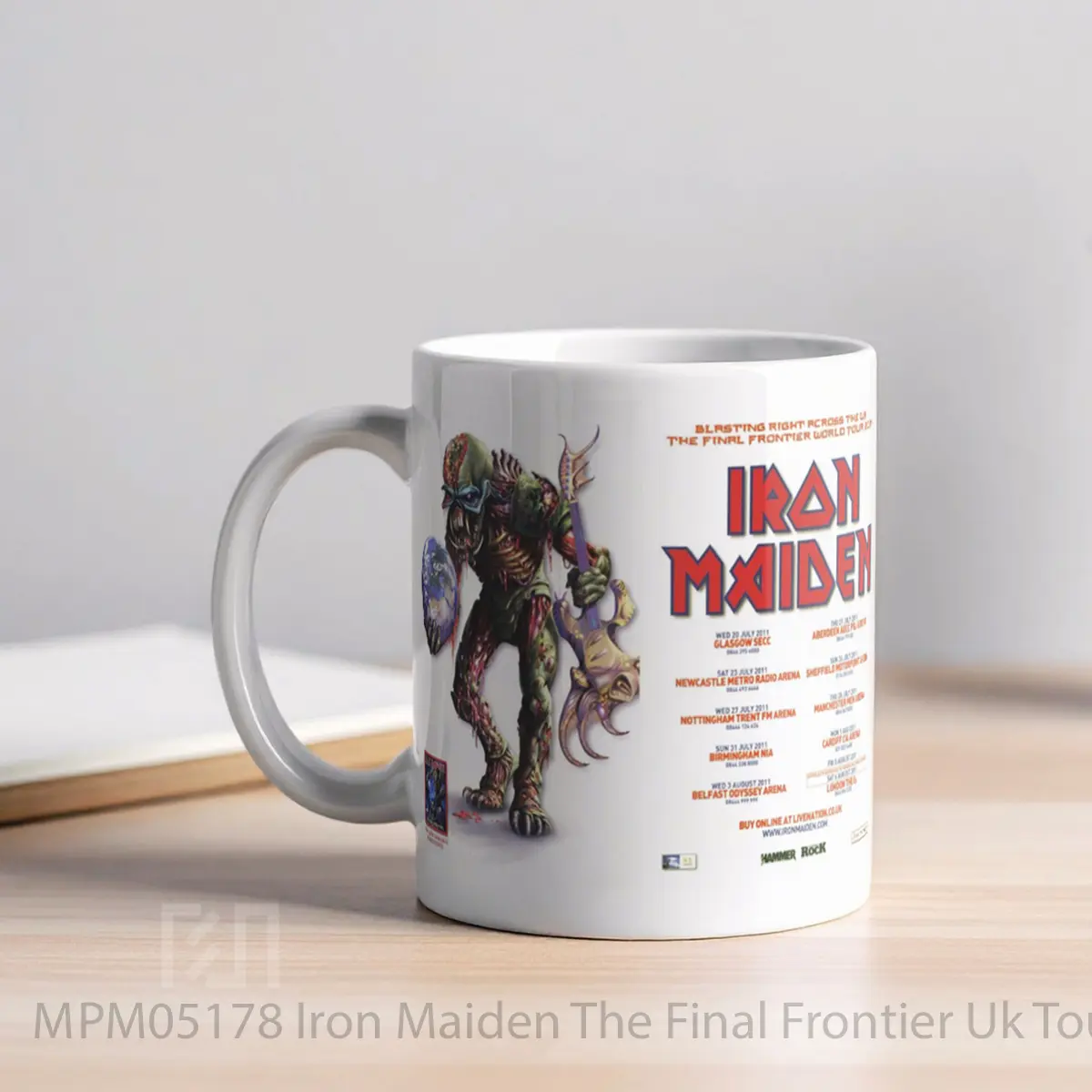 Mug Iron Maiden The Final Frontier Uk Tour 2011 1 MPM05178 - Tampak Tengah
