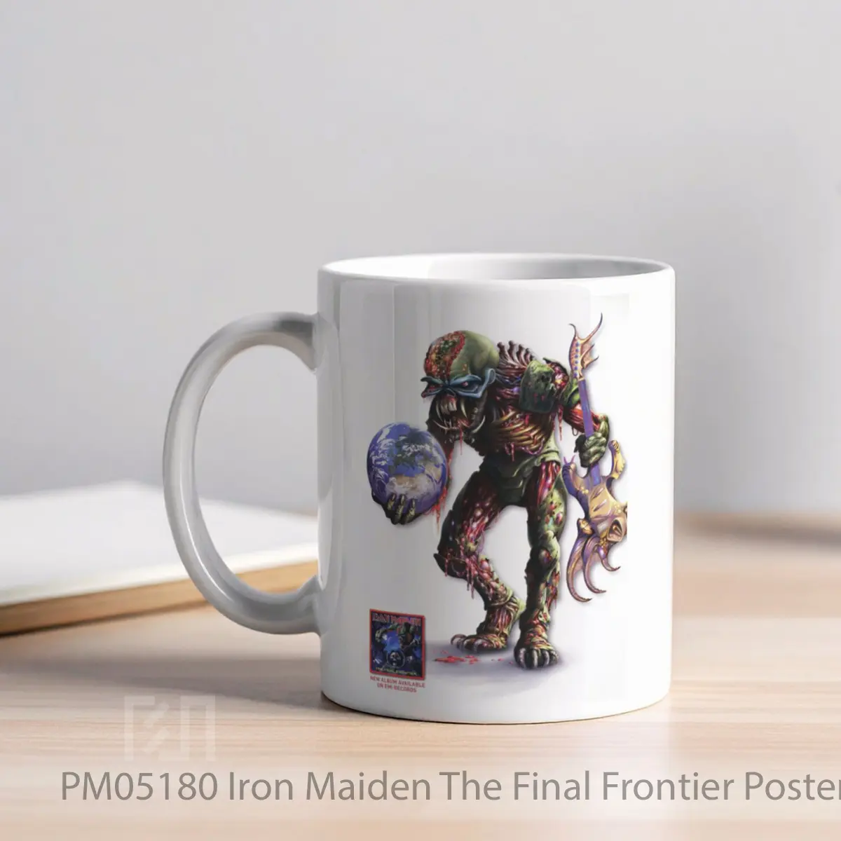 Mug Iron Maiden The Final Frontier MPM05180 - Tampak Tengah