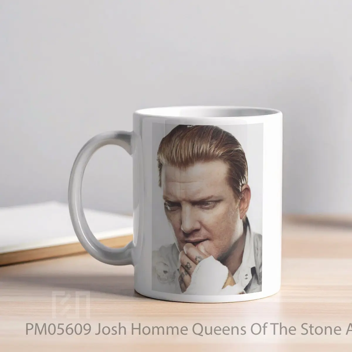 Mug Josh Homme Queens Of The Stone Age MPM05609 - All-side / Desain