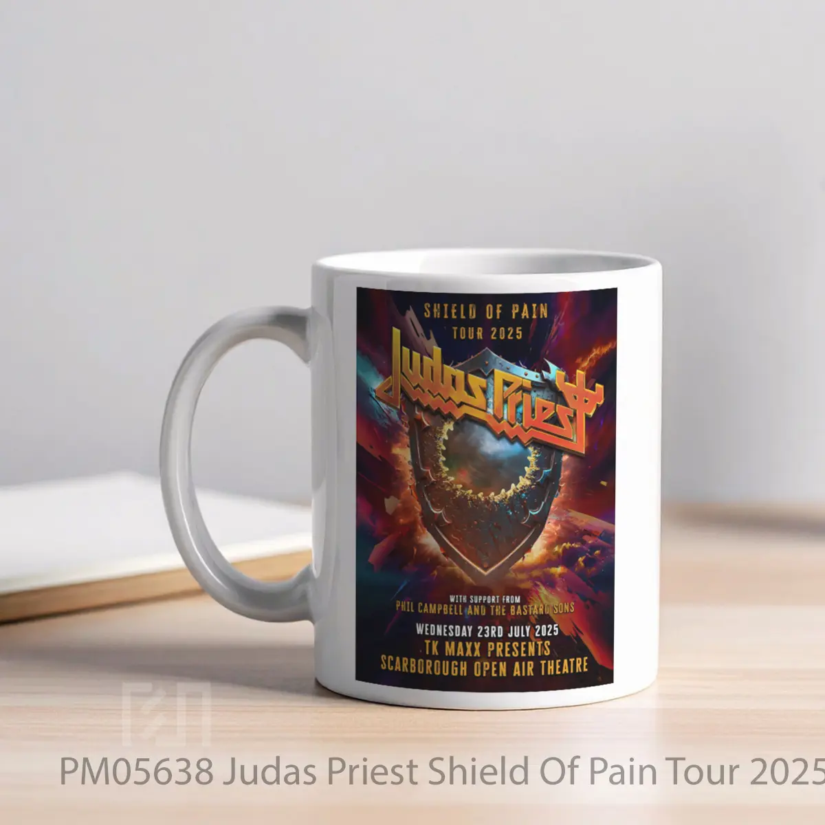 Mug Judas Priest Shield Of Pain Tour 2025 Scarborough Open Air Theatre MPM05638 - All-side / Desain