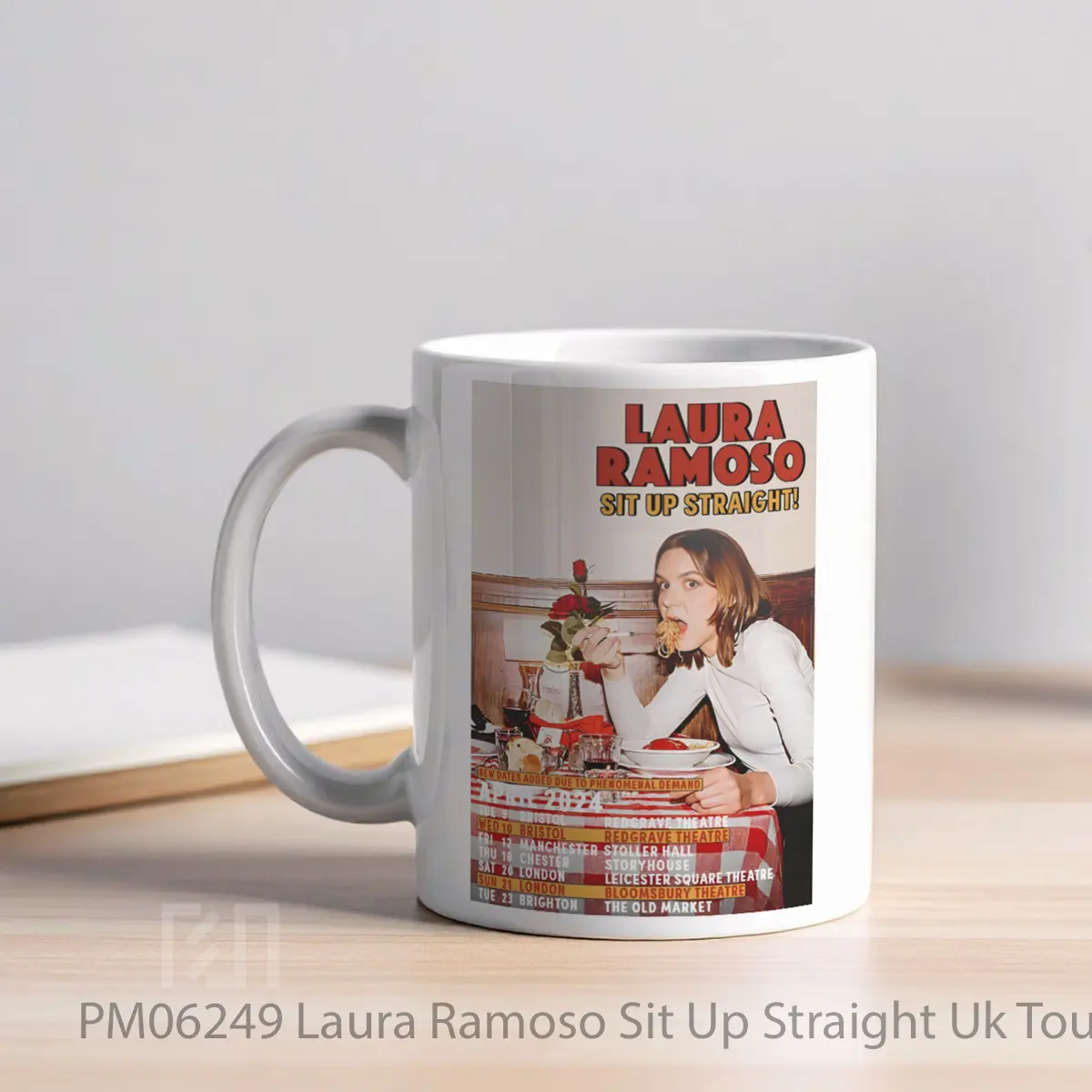 Mug Laura Ramoso Sit Up Straight Uk Tour 2024 MPM06249 - All-side / Desain