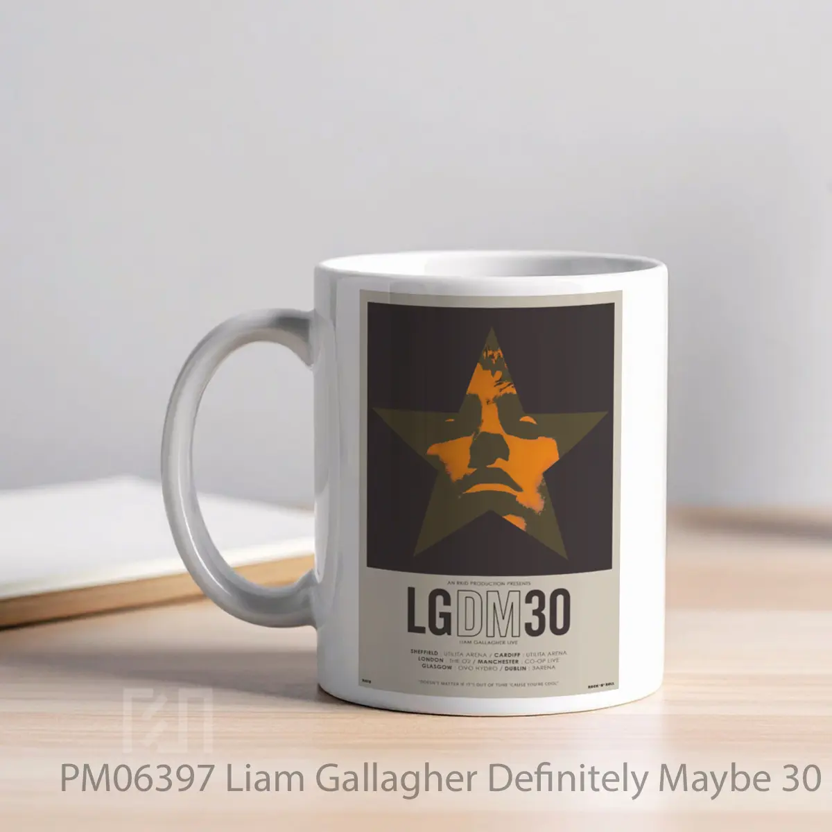 Mug Liam Gallagher Definitely Maybe 30 Anniversary Tur 2024 MPM06397 - All-side / Desain