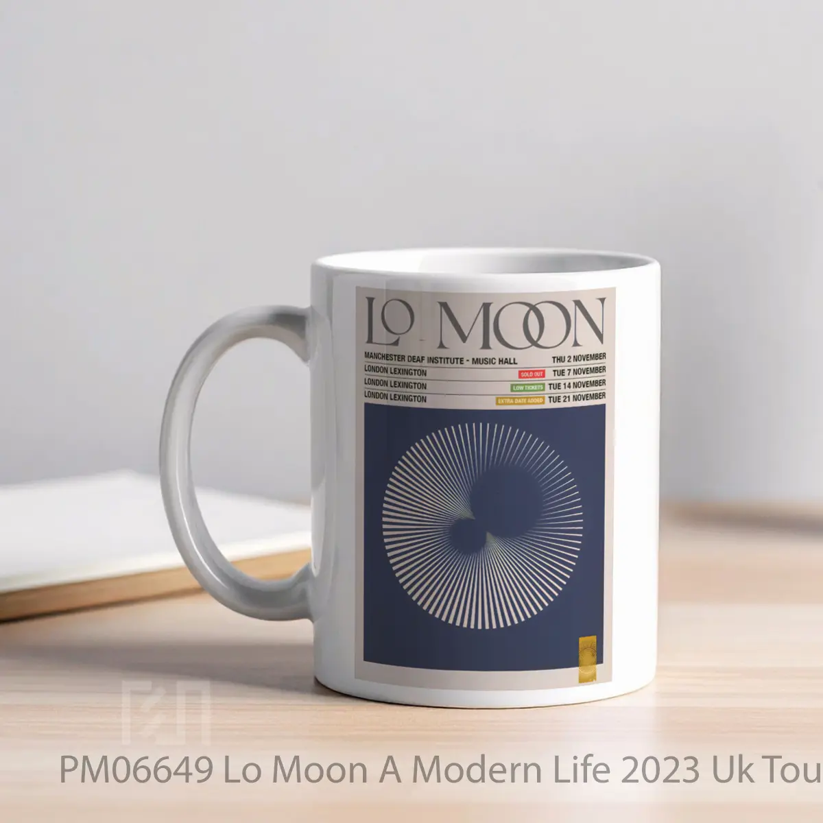 Mug Lo Moon A Modern Life 2023 Uk Tour 1 MPM06649 - All-side / Desain