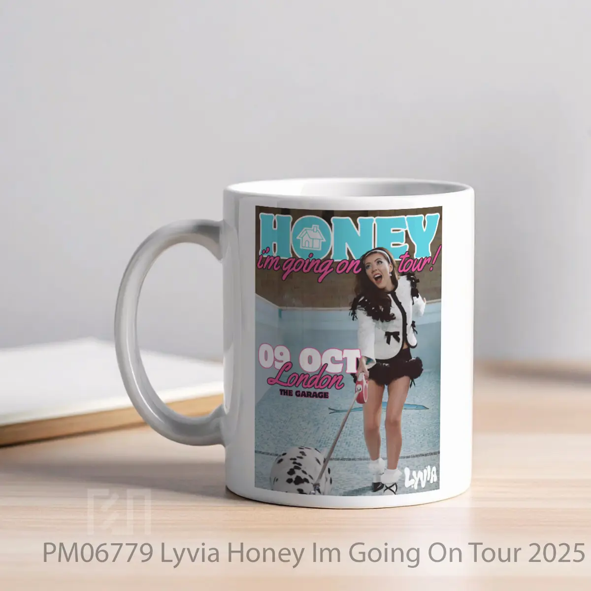 Mug Lyvia Honey Im Going On Tour 2025 MPM06779 - All-side / Desain