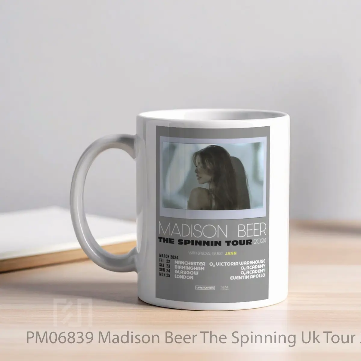 Mug Madison Beer The Spinning Uk Tour 2024 1 MPM06839 - All-side / Desain