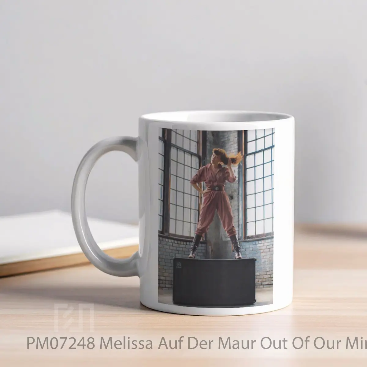 Mug Melissa Auf Der Maur Out Of Our Minds MPM07248 - All-side / Desain