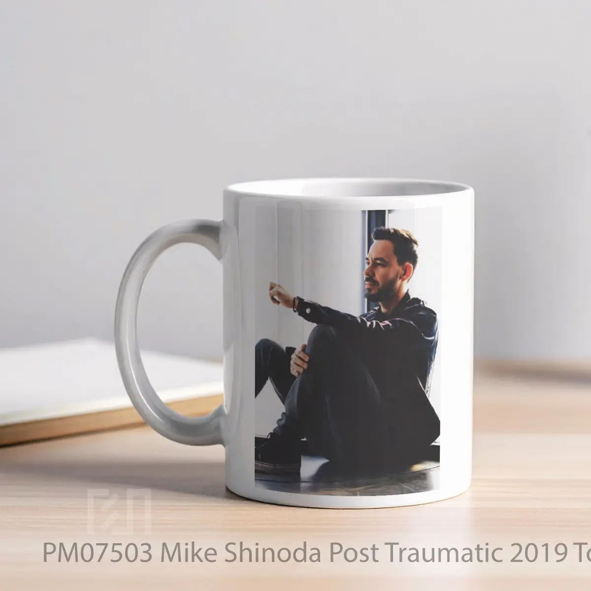 Mug Mike Shinoda Post Traumatic 2019 Tour 5 MPM07503 - All-side / Desain