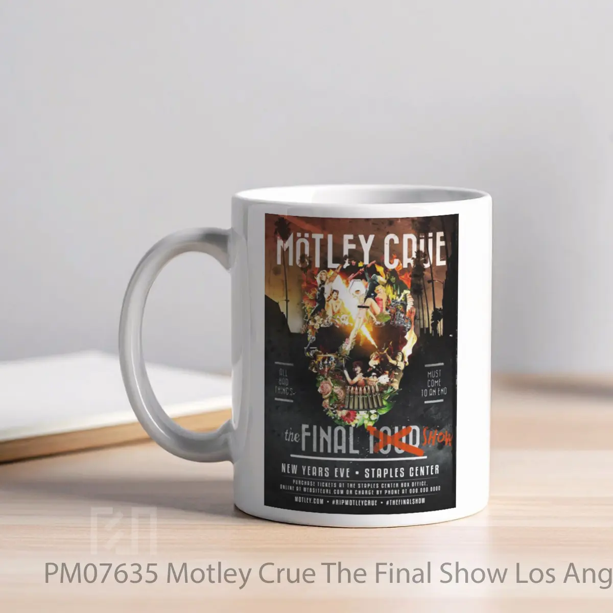 Mug Motley Crue The Final Show Los Angeles 2015 Staples Center Print MPM07635 - Tampak Tengah