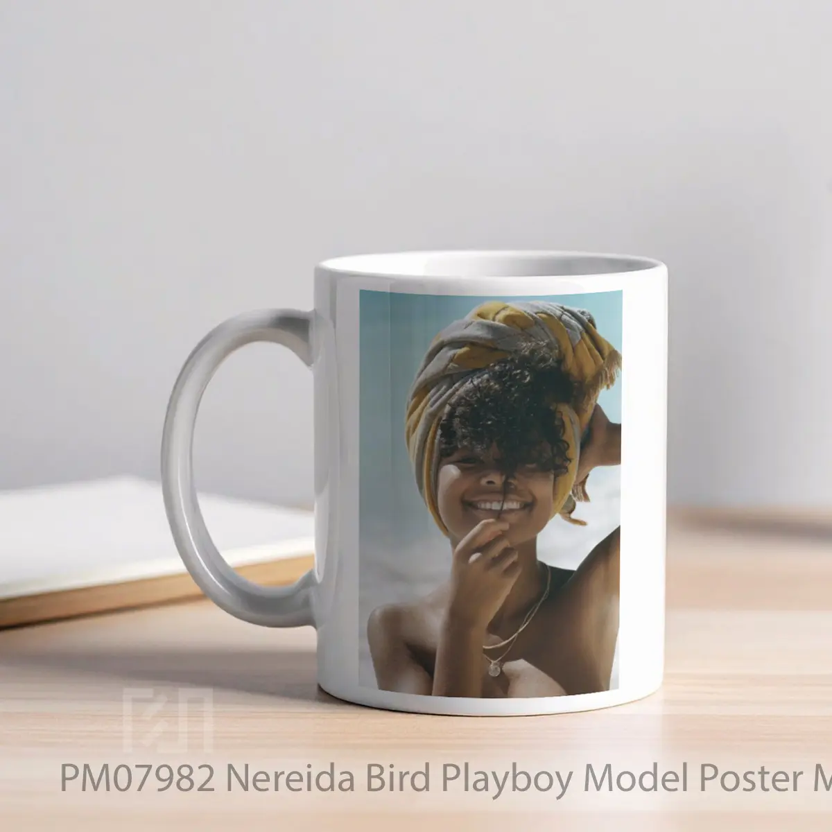 Mug Nereida Bird Playboy Model MPM07982 - All-side / Desain