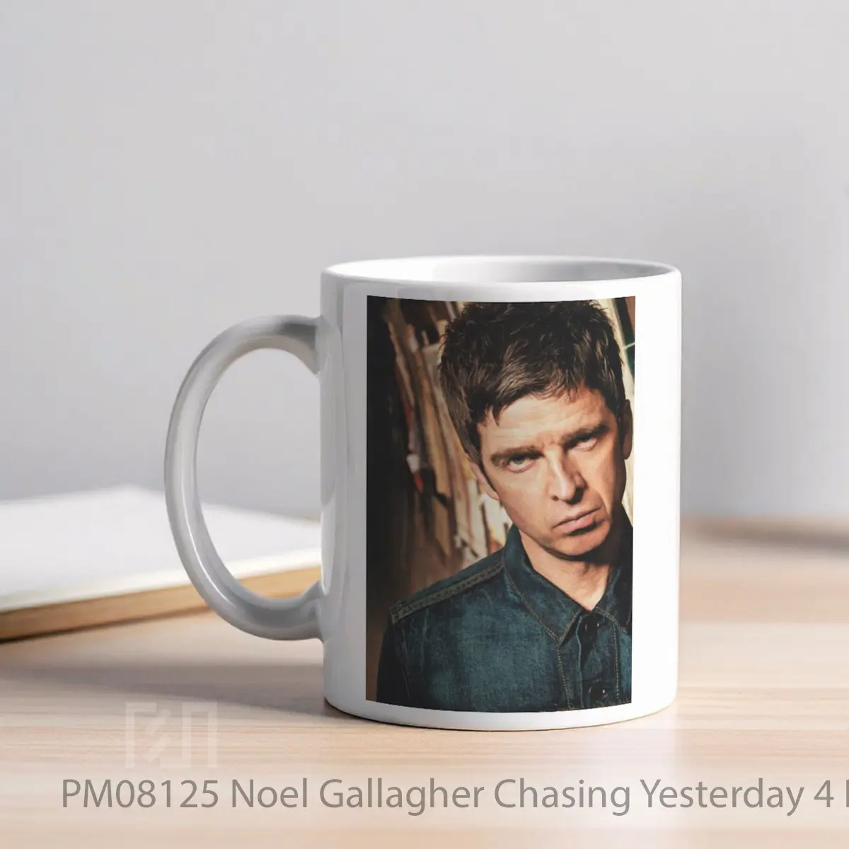 Mug Noel Gallagher Chasing Yesterday 4 MPM08125 - All-side / Desain
