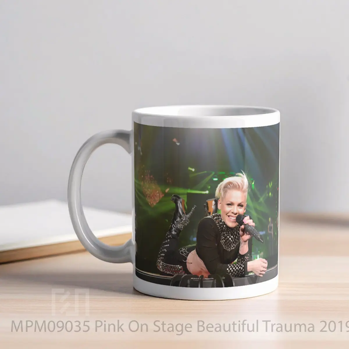 Mug Pink On Stage Beautiful Trauma 2019 Uk Eur MPM09035 - All-side / Desain