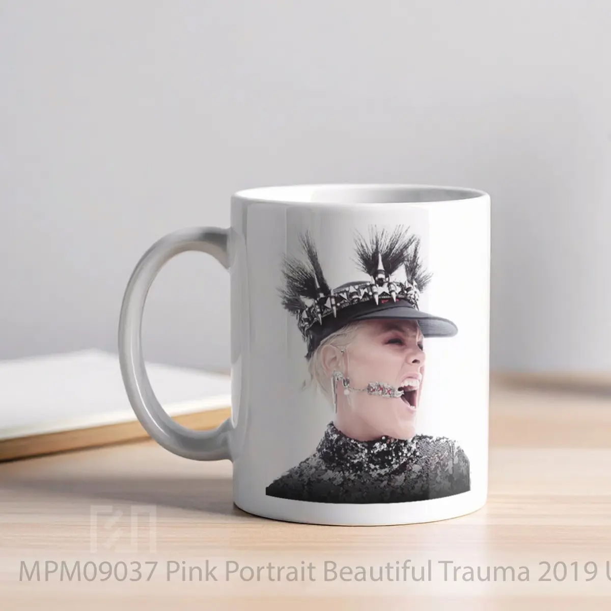 Mug Pink Portrait Beautiful Trauma 2019 Uk Eur MPM09037 - All-side / Desain