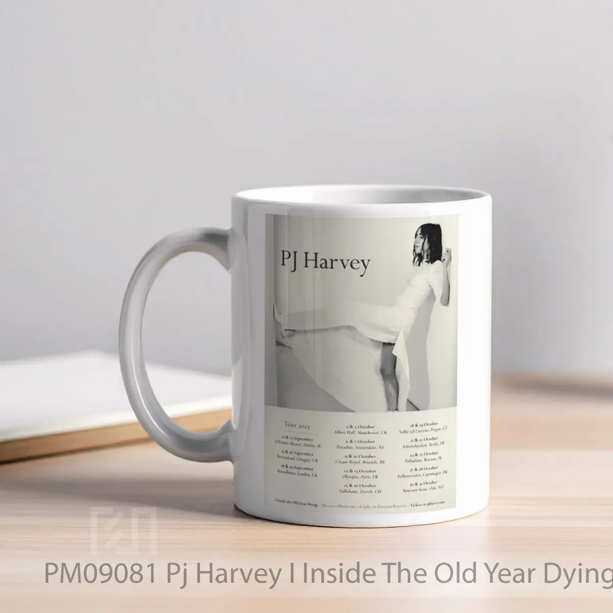 Mug Pj Harvey I Inside The Old Year Dying Uk Europe Tour 2023 MPM09081 - All-side / Desain