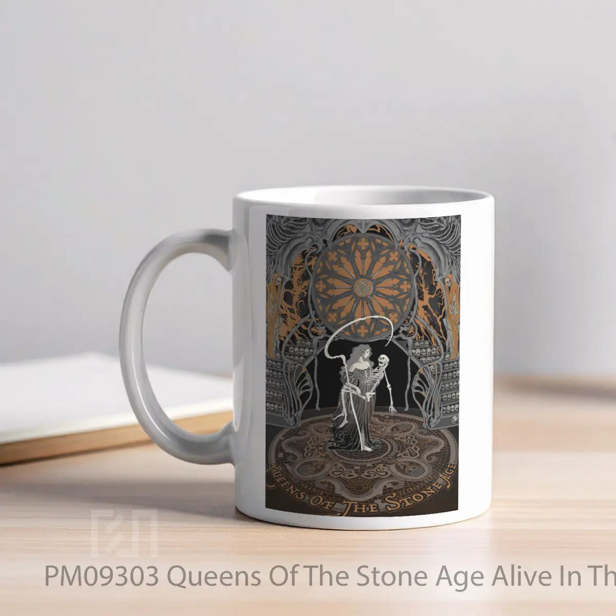 Mug Queens Of The Stone Age Alive In The Catacombs 2026 MPM09303 - All-side / Desain