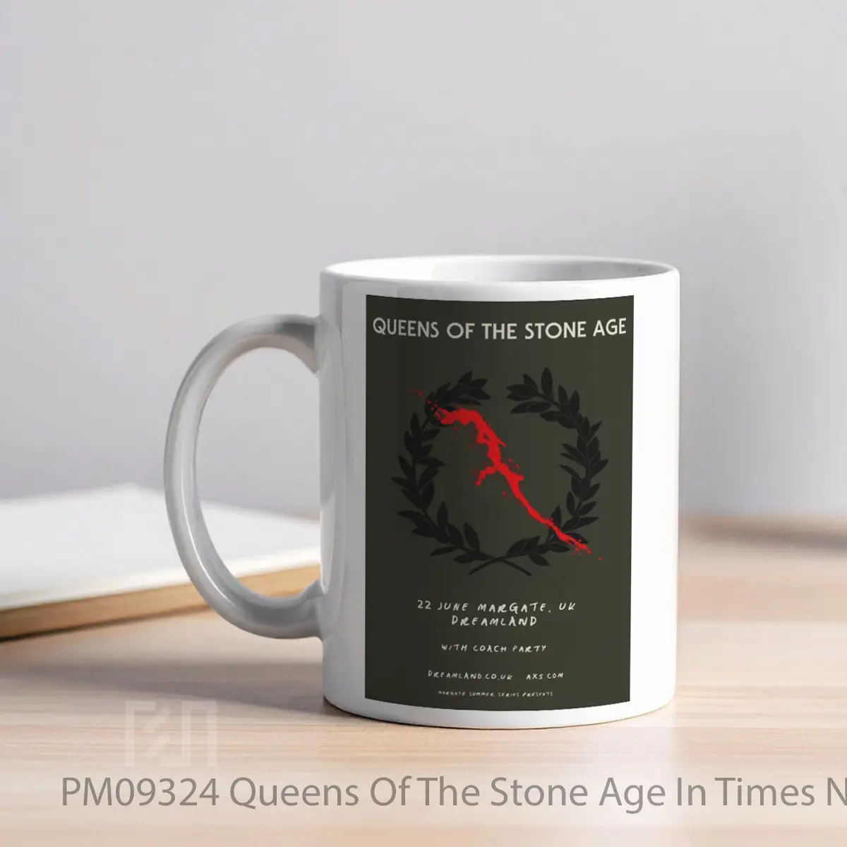 Mug Queens Of The Stone Age In Times New Roman Tour 2023 MPM09324 - All-side / Desain