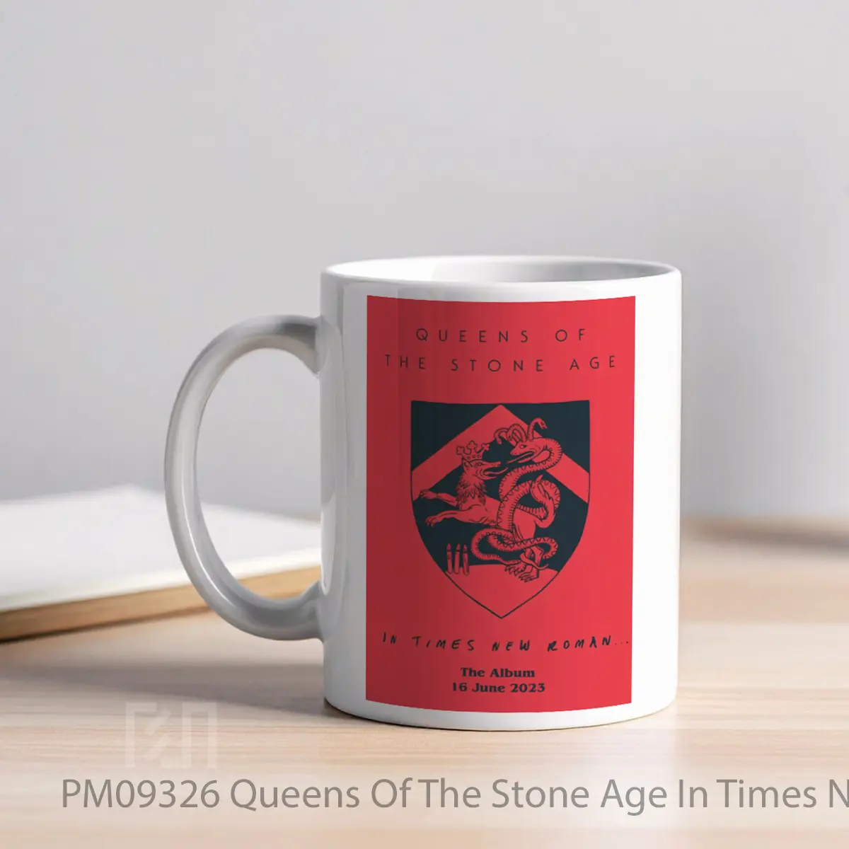 Mug Queens Of The Stone Age In Times New Roman World Tour MPM09326 - All-side / Desain