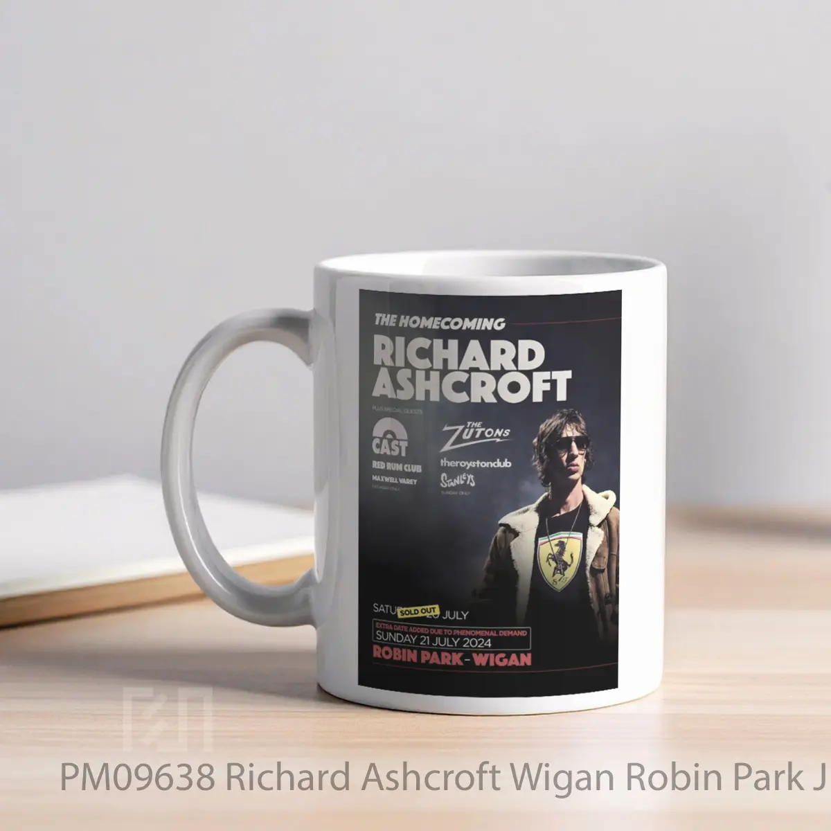 Mug Richard Ashcroft Wigan Robin Park July 2024 MPM09638 - All-side / Desain