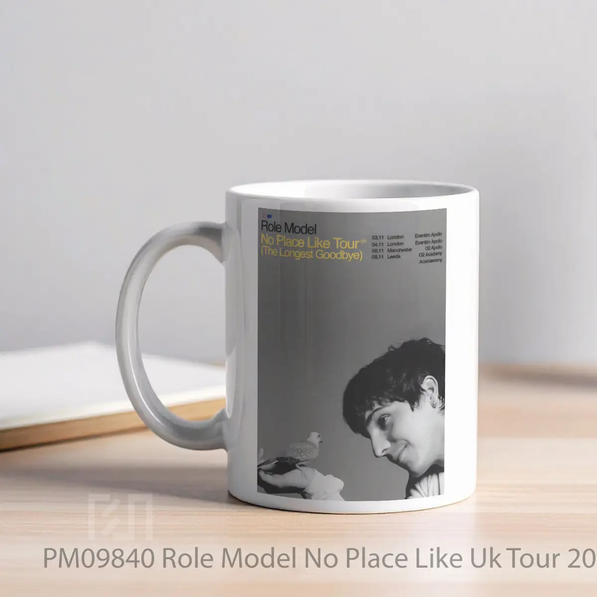 Mug Role Model No Place Like Uk Tour 2025 MPM09840 - All-side / Desain