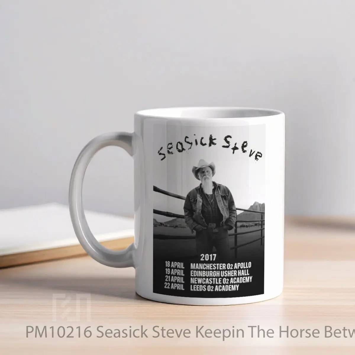 Mug Seasick Steve Keepin The Horse Between Me 2017 Uk MPM10216 - All-side / Desain