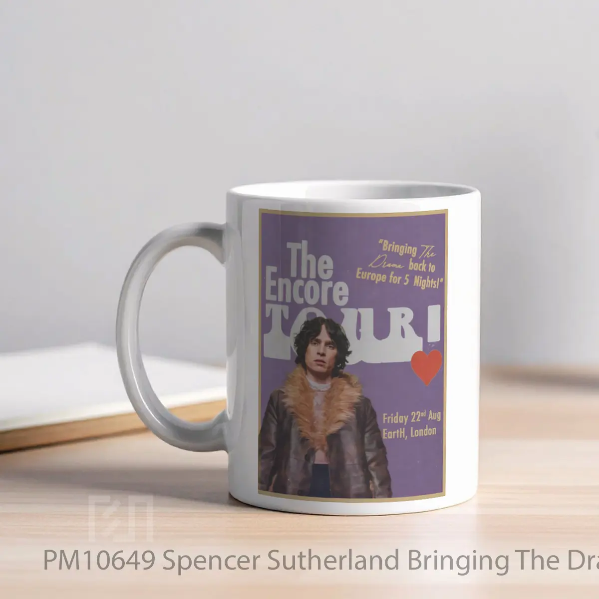 Mug Spencer Sutherland Bringing The Drama Back 2025 Uk MPM10649 - All-side / Desain