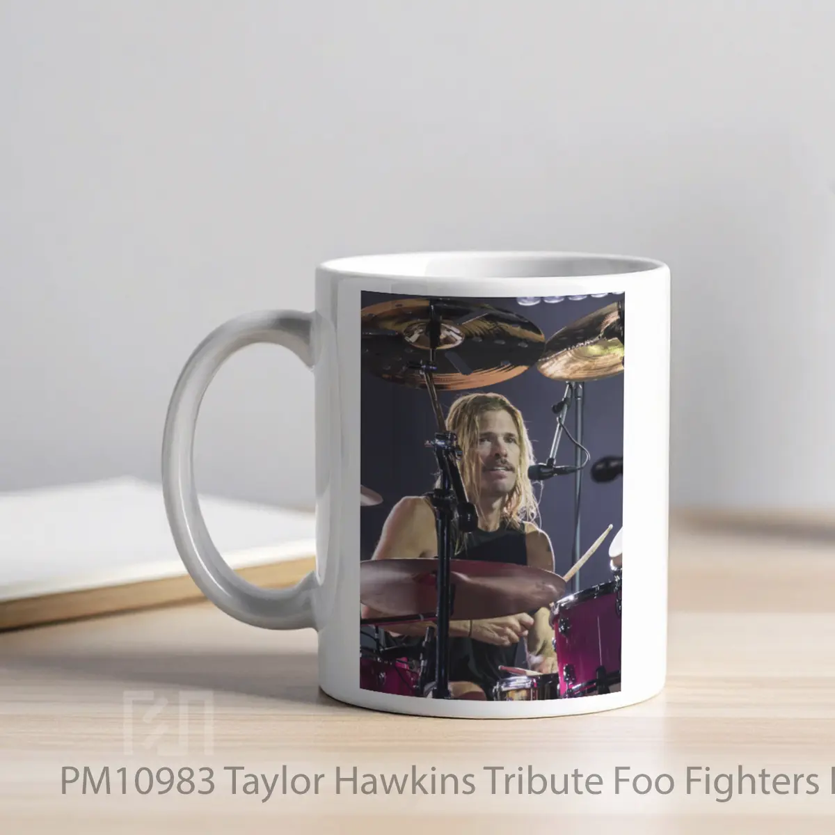 Mug Taylor Hawkins Tribute Foo Fighters MPM10983 - All-side / Desain