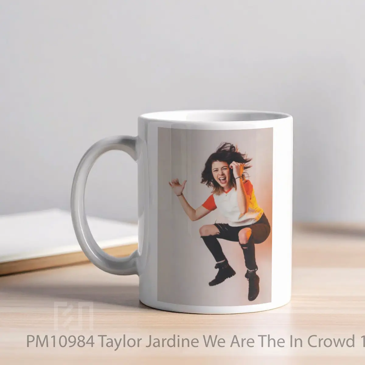 Mug Taylor Jardine We Are The In Crowd 1 MPM10984 - All-side / Desain