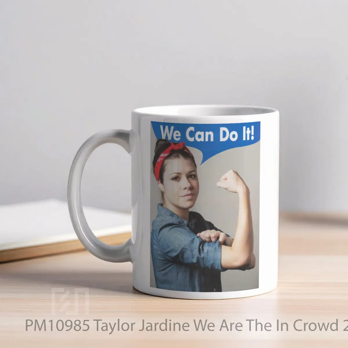 Mug Taylor Jardine We Are The In Crowd 2 MPM10985 - All-side / Desain