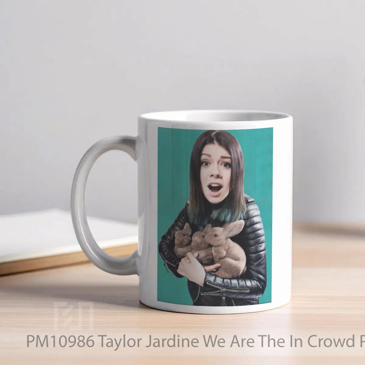 Mug Taylor Jardine We Are The In Crowd MPM10986 - All-side / Desain