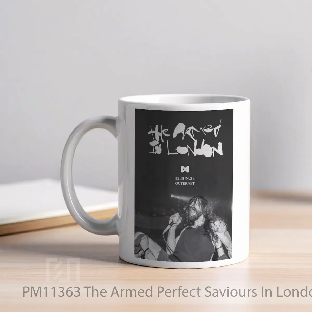 Mug The Armed Perfect Saviours In London MPM11363 - All-side / Desain