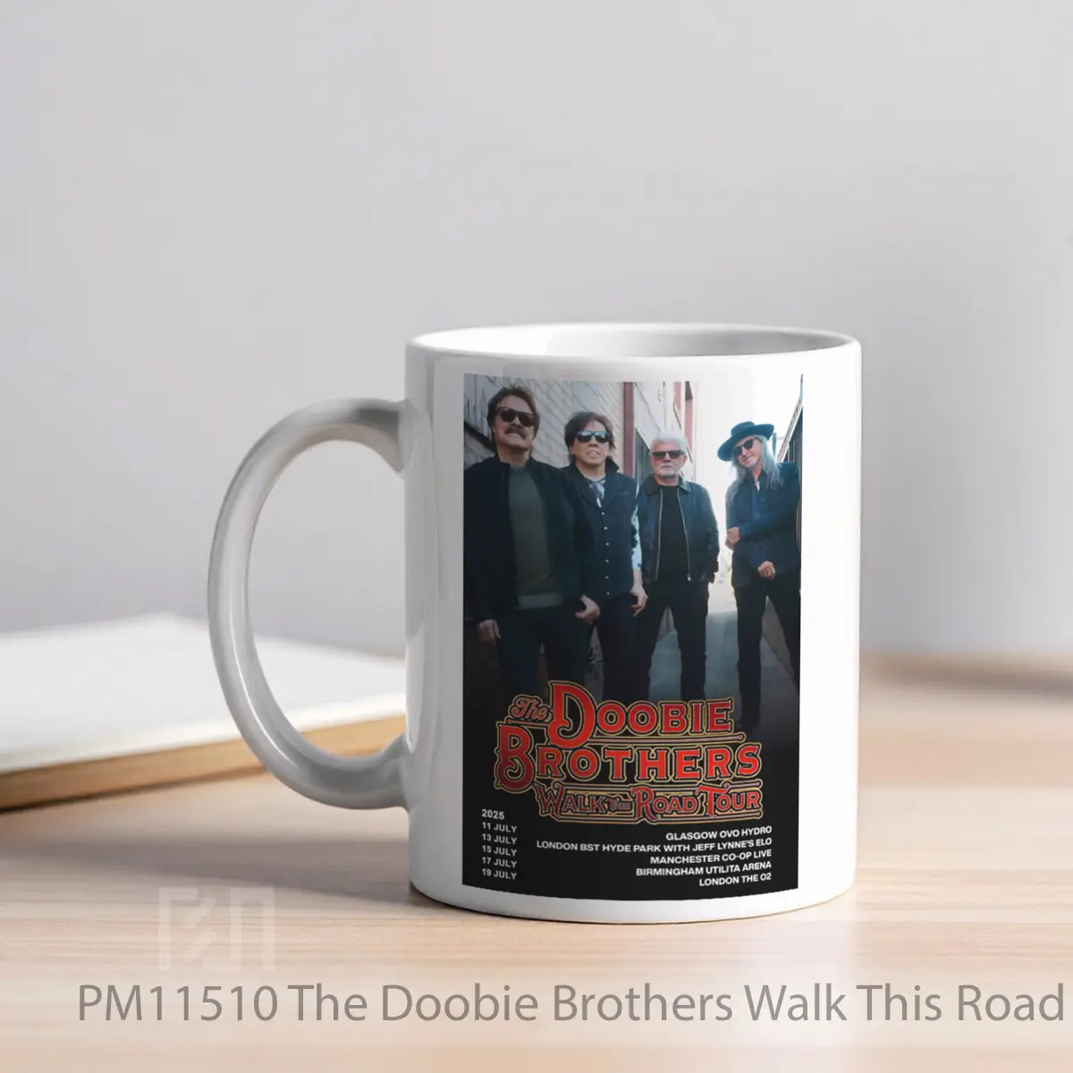Mug The Doobie Brothers Walk This Road 2025 Uk Arena T MPM11510 - All-side / Desain