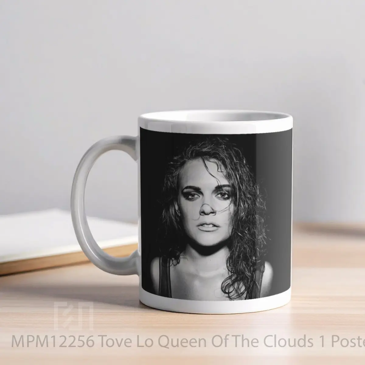 Mug Tove Lo Queen Of The Clouds 1 MPM12256 - All-side / Desain