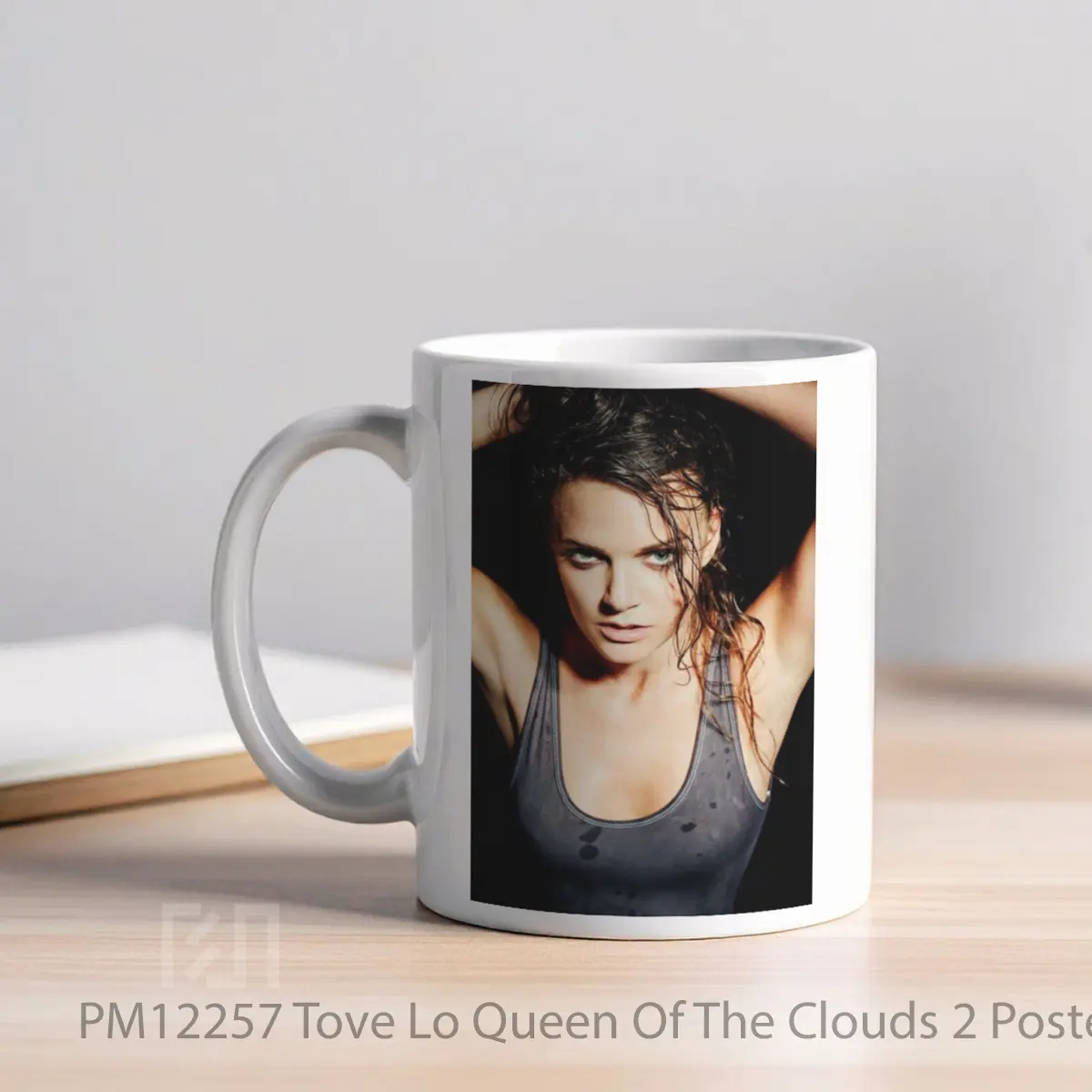 Mug Tove Lo Queen Of The Clouds 2 MPM12257 - All-side / Desain