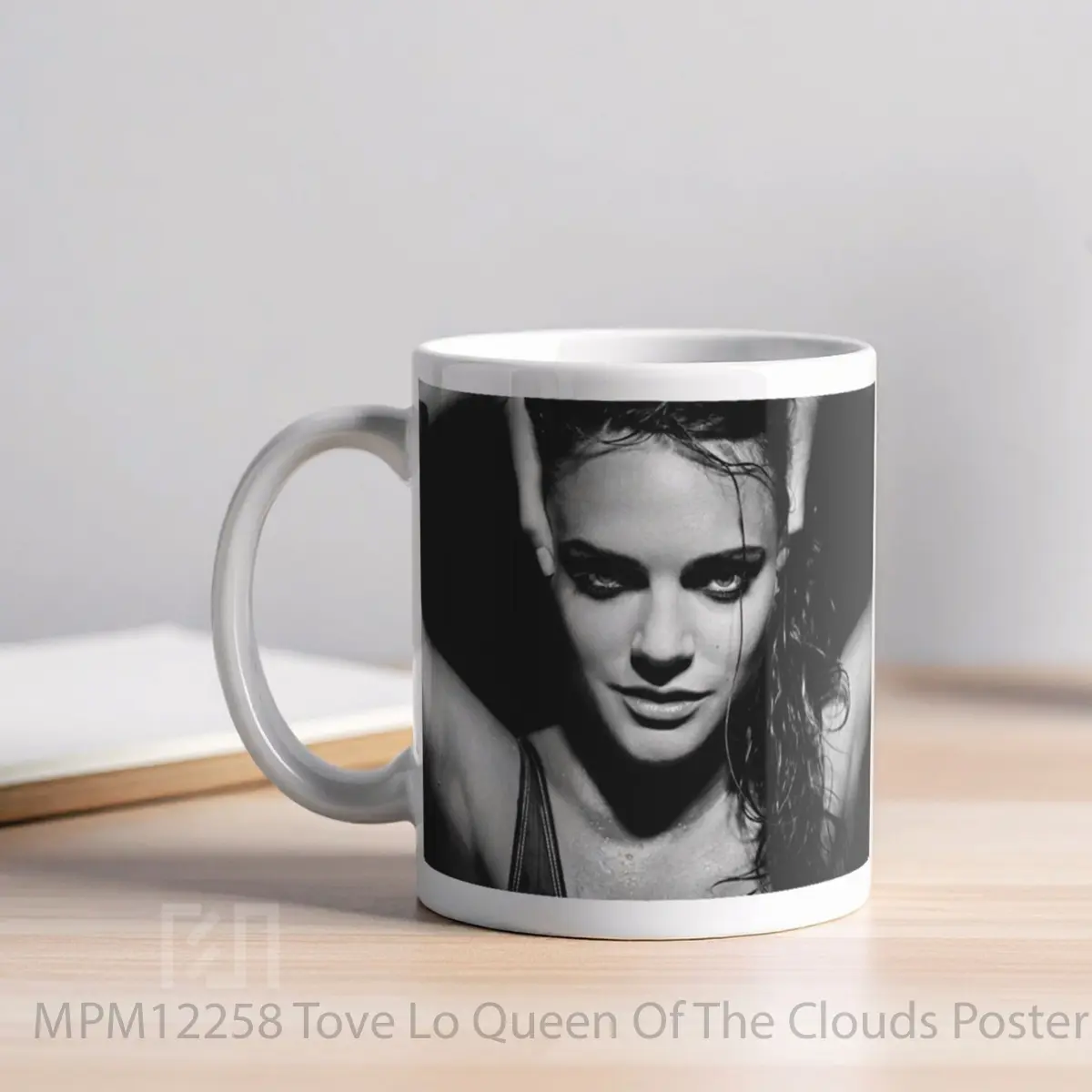 Mug Tove Lo Queen Of The Clouds MPM12258 - All-side / Desain