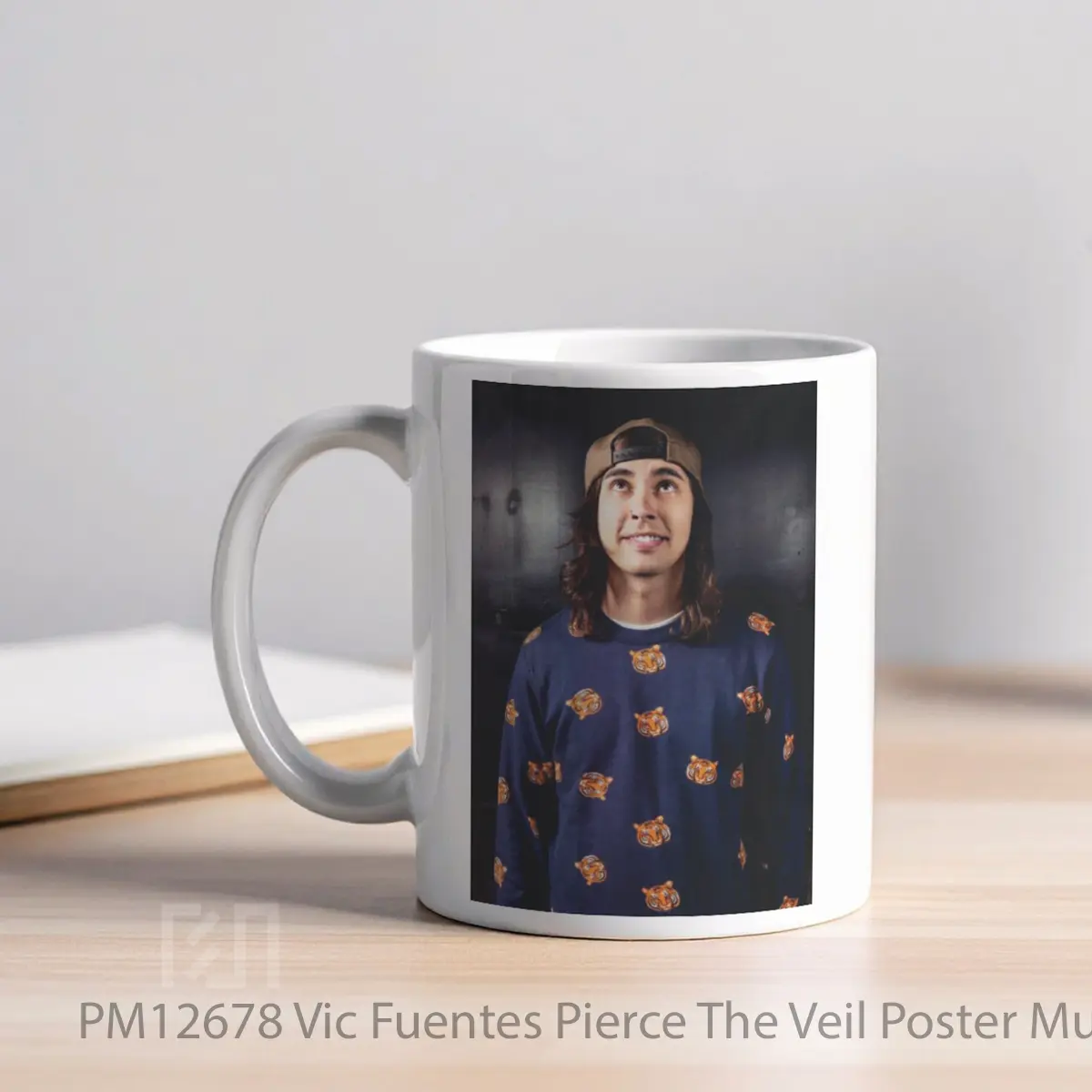 Mug Vic Fuentes Pierce The Veil MPM12678 - All-side / Desain