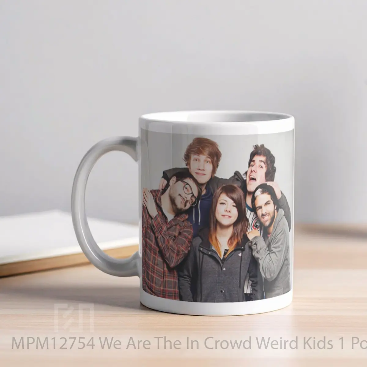 Mug We Are The In Crowd Weird Kids 1 MPM12754 - All-side / Desain