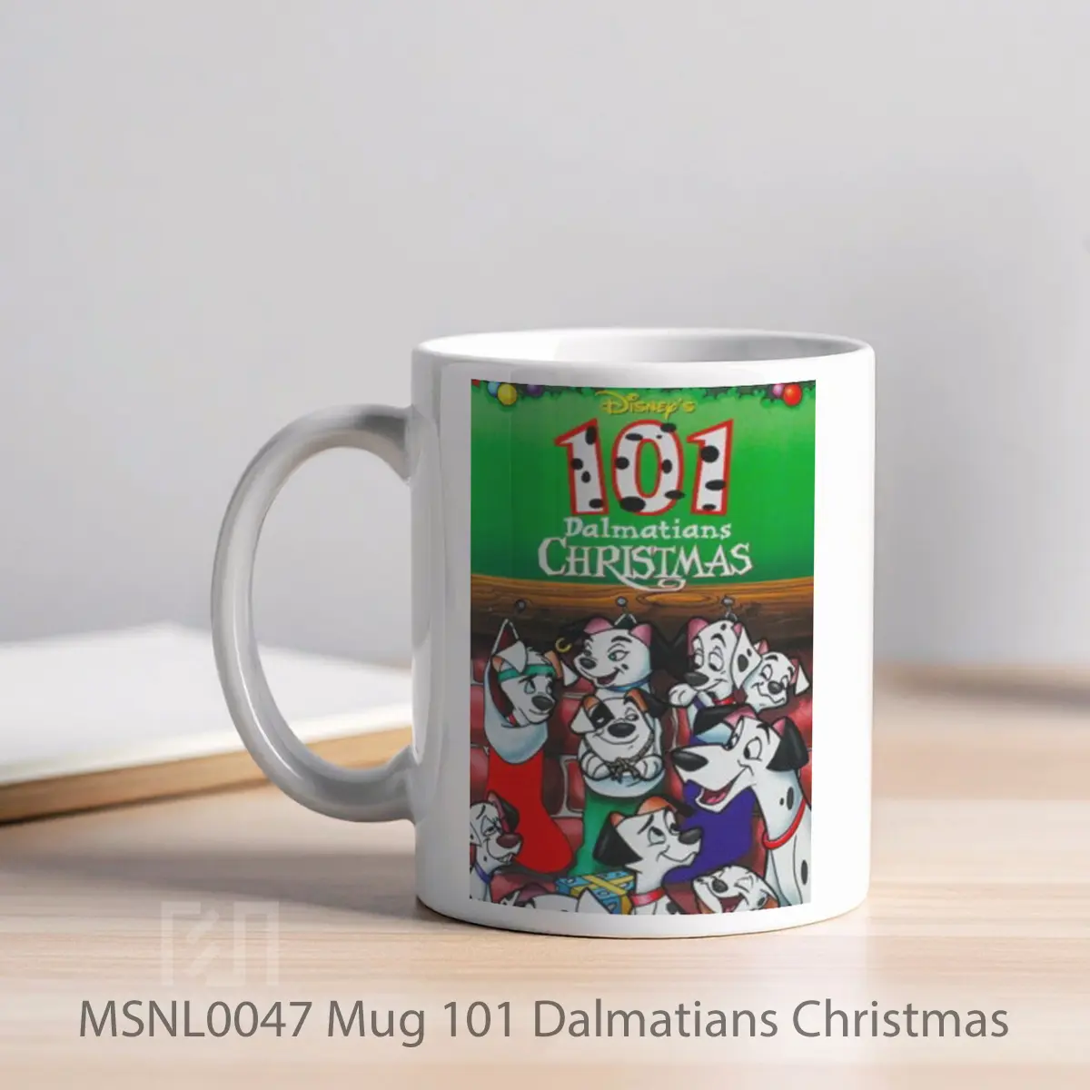 Mug 101 Dalmatians Christmas Gelas Keramik Tema Film MSNL0047 - Tampak Kiri